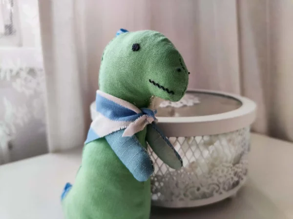 dino-3